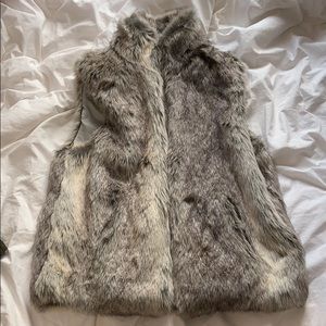 CEJON Faux fur vest w/ zipper